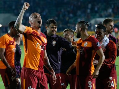 Galatasaray’da son yolcu Maicon!