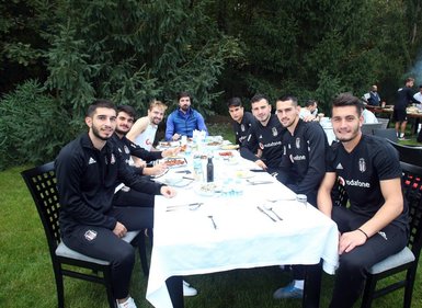 Beşiktaş’ta antrenman sonrası barbekü partisi