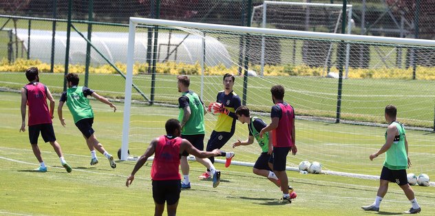 Fenerbahçe'de hazırlıklar tam gaz! İşte antrenmandan kareler...