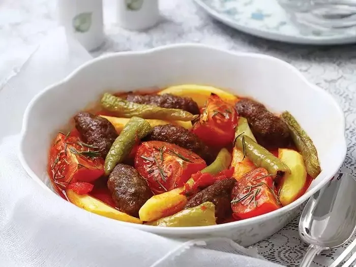 izmir-kofte-tarifi-evde-izmir-kofte-nasil-yapilir-malzemeleri-ve-puf-noktalari-1699362658629.jpeg İZMİR KÖFTE TARİFİ - İzmir Köfte yapılışı, malzemeleri ve püf noktaları... - 1