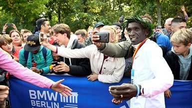 Berlin Maratonu’nu birincisi Eliud Kipchoge kendisine ait dünya rekorunu geliştirdi
