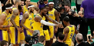 Lakers son saniye basketiyle kazandı