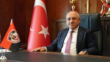 Gaziantep'te başkan Büyükekşi görevi bırakıyor!
