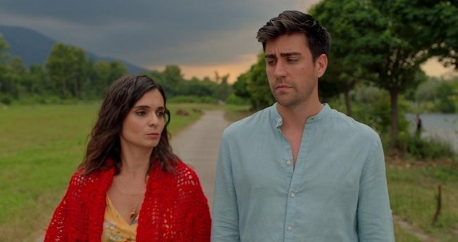 yanimda-kal-filminin-konusu-nedir-yanimda-kal-filminin-oyunculari-kim-film-ne-zaman-ve-nerede-cekildi-1661341107443.jpg