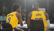 LeBron yine tarihe geçti!
