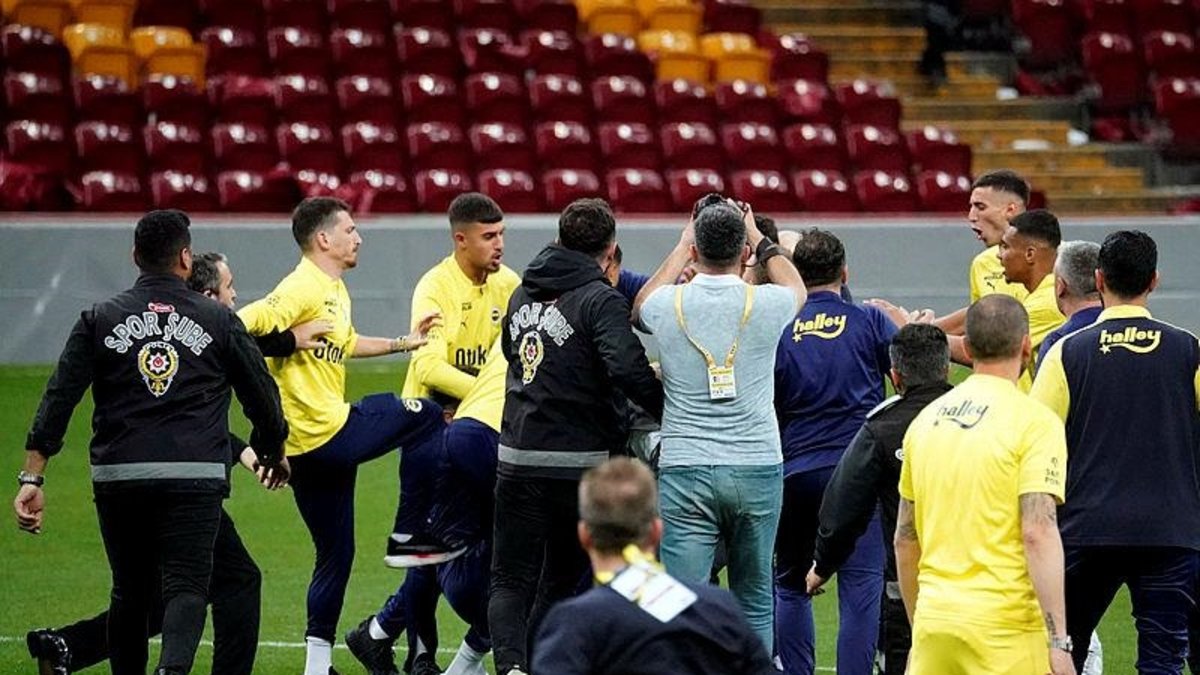 Galatasaray - Fenerbahçe maçı sonrası flaş gelişme Boynu ve kaburgasında