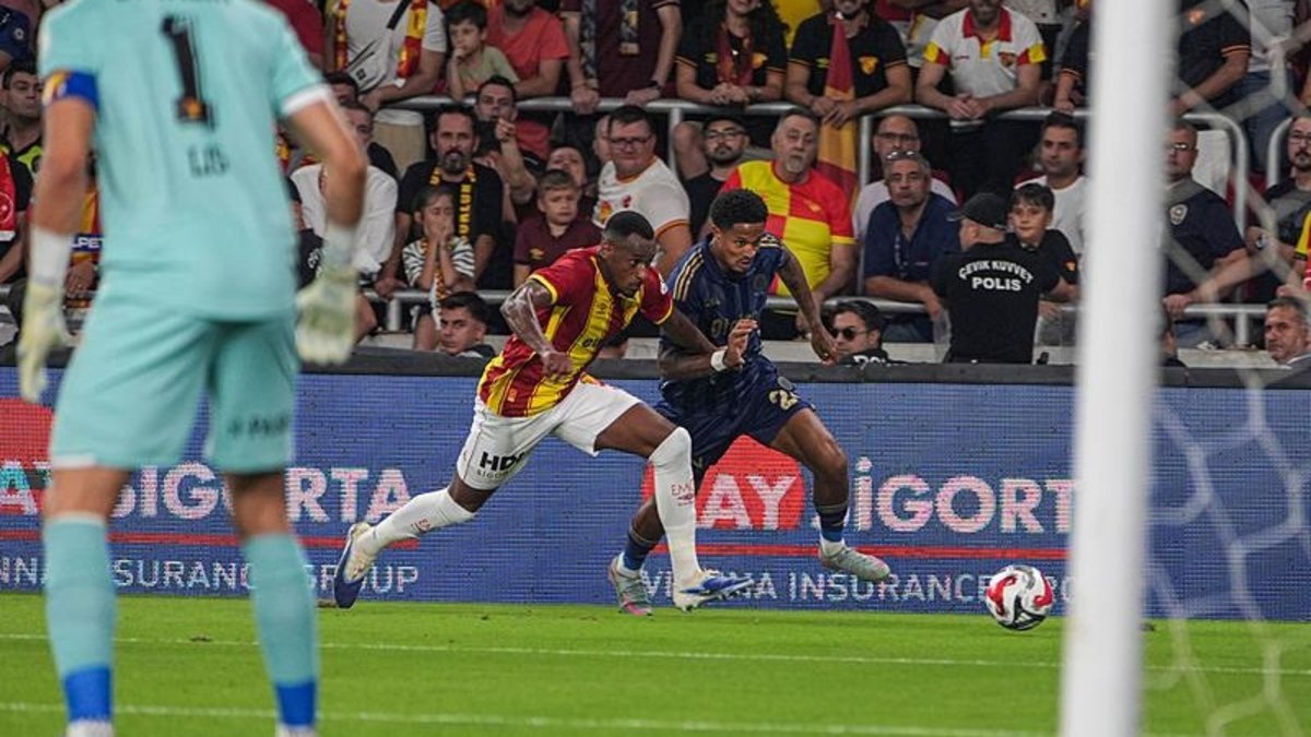 Fenerbahçe'de Jayden Oosterwolde için kırmızı kart! Fenerbahçe'de Jayden Oosterwolde için kırmızı kart!