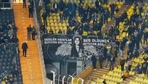 F.Bahçe taraftarından anlamlı pankart
