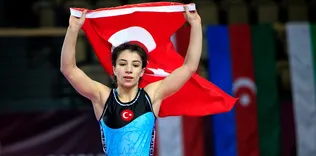 Evin Demirhan’dan bronz madalya