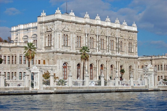 dolmabahce-sarayi-giris-ucretli-mi-ne-kadar-10-kasim-dolmabahce-ziyaret-saatleri-kacta-aciliyor-kacta-kapaniyo-1668002276594.jpeg