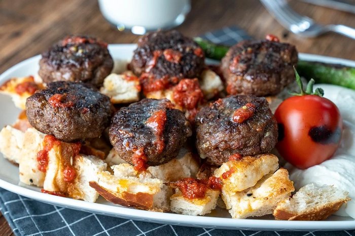 pideli-kofte-tarifi-pideli-kofte-nasil-yapilir-malzemeleri-yapilisi-ve-puf-noktalari-1715166120591.jpeg