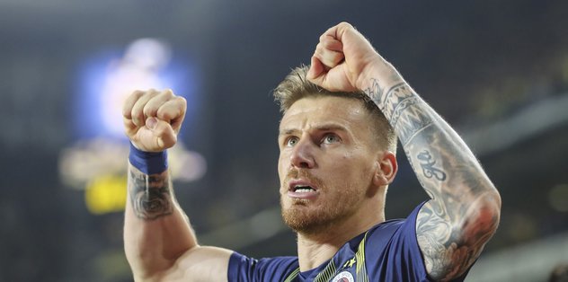 Fenerbahce De Serdar Aziz Sevinci Fenerbahce Haberleri Son Dakika Fenerbahce Haberleri Fot