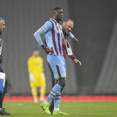 Trabzonspor'da sakatlanan Onuachu stadyumdan ayrıldı!