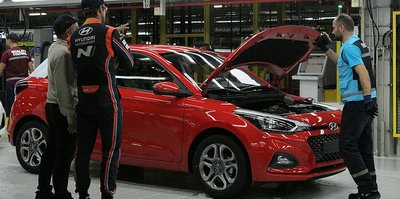 Ünlü ralli pilotu Andreas Mikkelsen, aracının üretildiği fabrikayı ziyaret etti