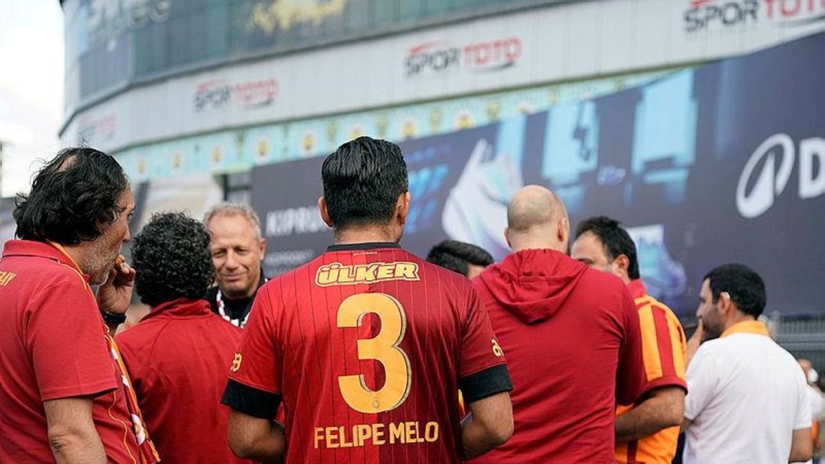 Galatasaray taraftarı Kadıköy'e geldi!