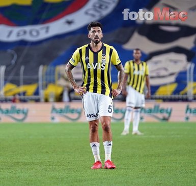 Fenerbahçe’de Jose Sosa’ya ciddi uyarı! Emre Belözoğlu o fikre sıcak bakıyor