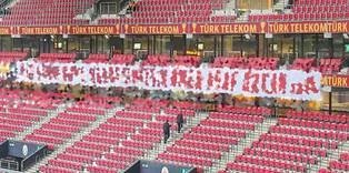 G.Saray'dan anlamlı pankart