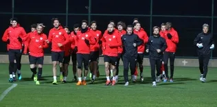 Manisaspor’un Antalya kampı başladı