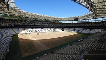 Beşiktaş'ta Tüpraş Stadı'nda zemin yenileme çalışmaları