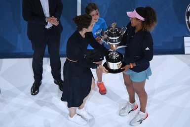 Avustralya Açık’ta Kvitova’yı finalde yenen Naomi Osaka şampiyon oldu