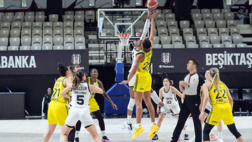 F.Bahçe Opet finalde!