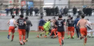 Maçta kavga: Futbolcunun kolu kırıldı