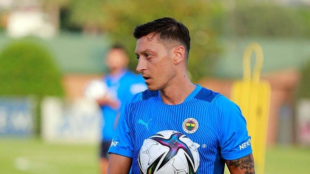 Mesut Özil'in neden oyundan çıktığı belli oldu