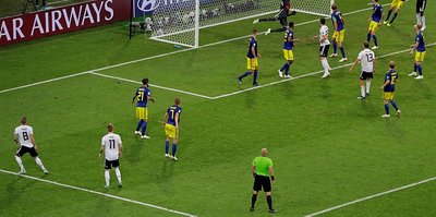 10-man Germany topple Sweden in stoppage time