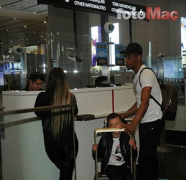 Son dakika: Galatasaraylı yıldız ailesiyle birlikte Türkiye’den ayrıldı!