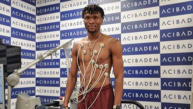 Büyük bir kulübe geldim