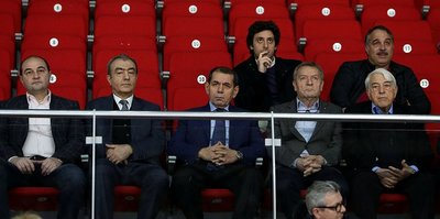 Dursun Özbek takımı yalnız bırakmadı