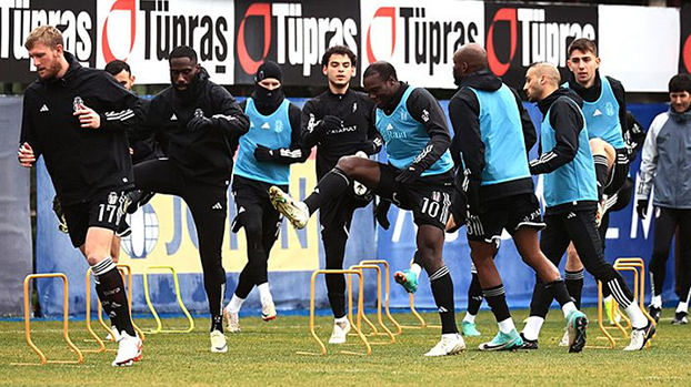 Santos'tan sürpriz forvet kararı! İşte Beşiktaş'ın Konyaspor maçı 11'i