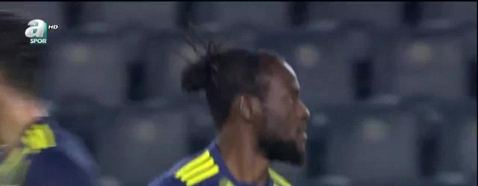 Fenerbahce Victor Moses Ile Yollarini Ayirdi Videosunu Izle Fotomac Tv