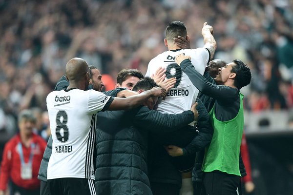 Negredo, Muslera'yı avladı