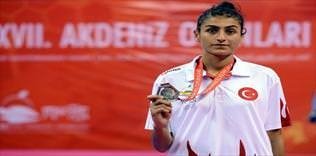 Hatice, gümüşte kaldı