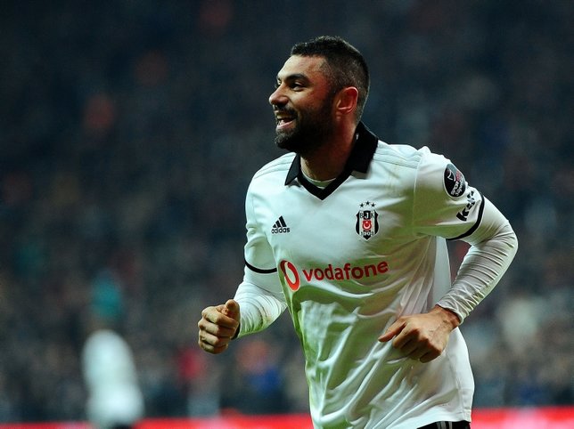 Beşiktaş'ta Burak Yılmaz taraftarla buzları eritti!