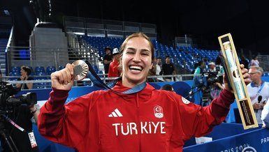 Şampiyon Buse’ye ödül