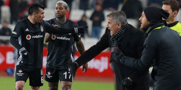 Beşiktaş'ta Medel ile Şenol Güneş arasında tartışma! İşte o görüntüler...