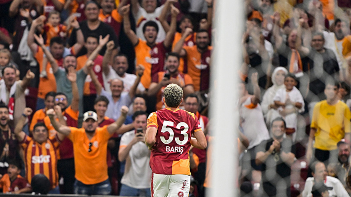 Sahne Barış Alper’in