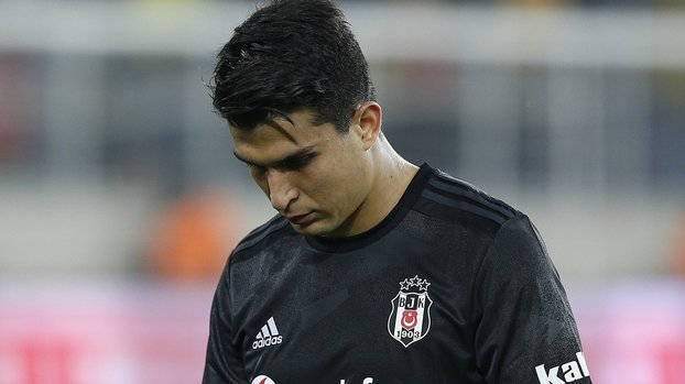 Beşiktaş Giresunspor maçında 10 kişi kaldı! Necip Uysal kırmızı kart gördü