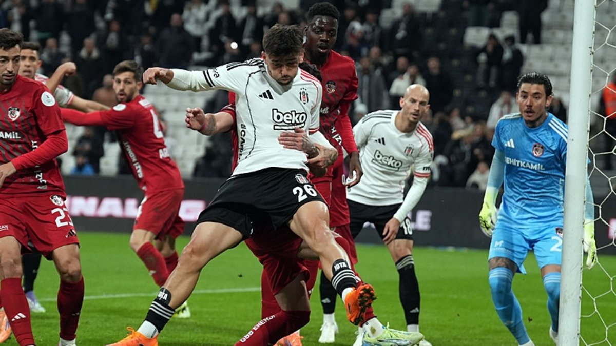 Beşiktaş penaltı bekledi hakem Devam dedi!