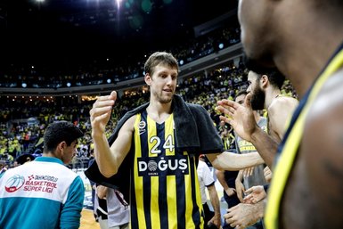 Fenerbahçe Doğuş kupasını aldı