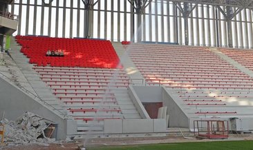 Göztepe'nin yeni stadında koltukların montajına başlandı