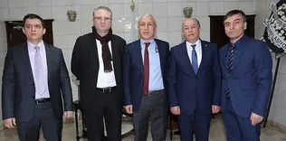 Dimdik ayaktayız