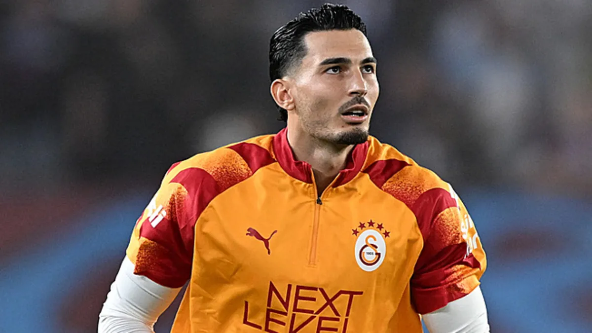 Trabzonsporlu taraftarlardan Uğurcan Çakır'a ıslıklı tepki