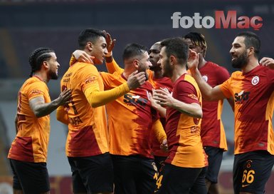 Son dakika spor haberleri: Galatasaray - BB Erzurumspor maçında dikkat çeken kare! Fatih Terim ve Mohamed...
