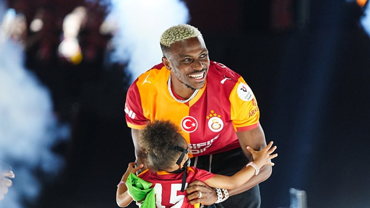 Eski yıldızdan dünya devine Osimhen çağrısı! Transfer...