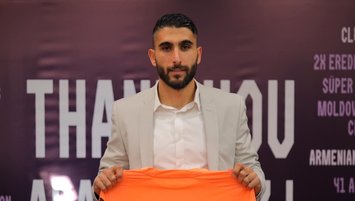 Aras Özbiliz futbolu bıraktı!