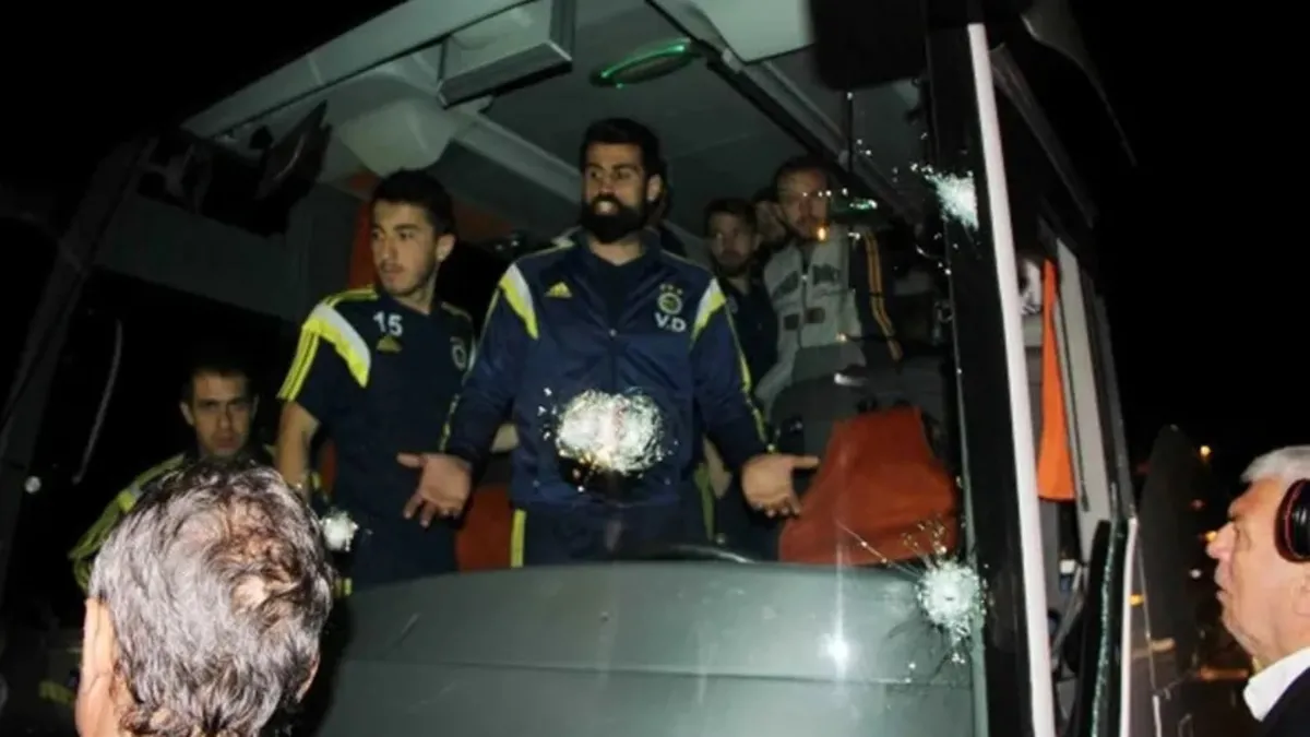 5 verdachten aangehouden voor gewapende aanval op Fenerbahçe-bus in 2015