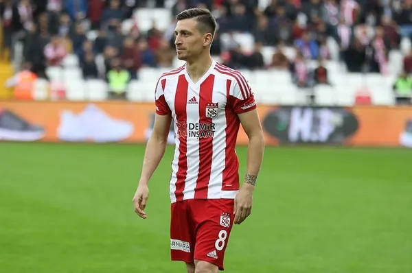 Emre Belözoğlu formasını Mert Hakan Yandaş'a devredecek! 5 numara... - 1
